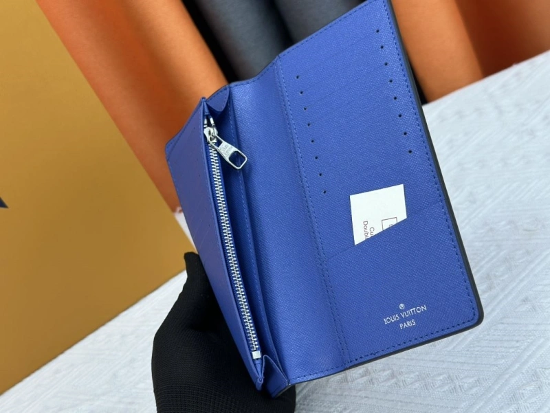 LV Wallets 4233H-0482