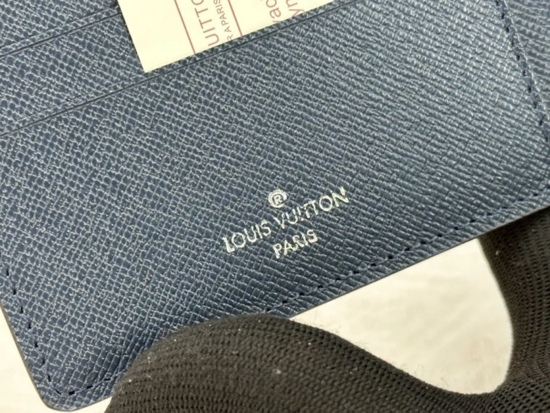 LV Wallets 4233H-0484