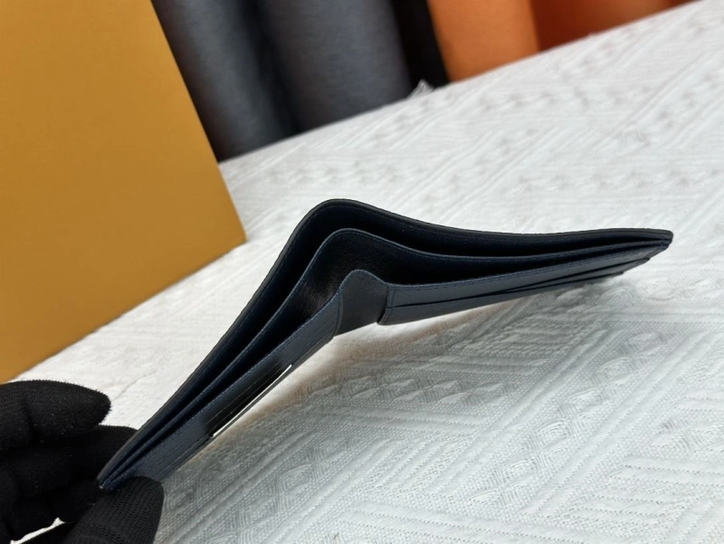 LV Wallets 4233H-0484