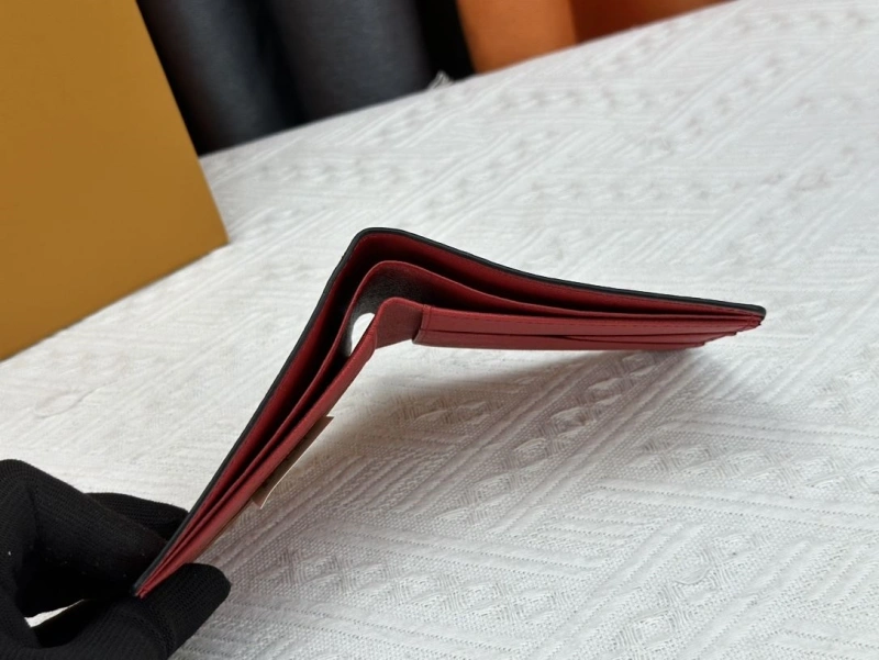 LV Wallets 4233H-0485