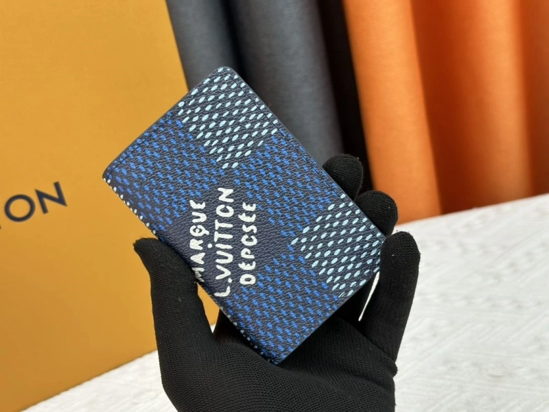 LV Wallets 4233H-0487