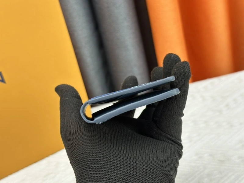 LV Wallets 4233H-0487