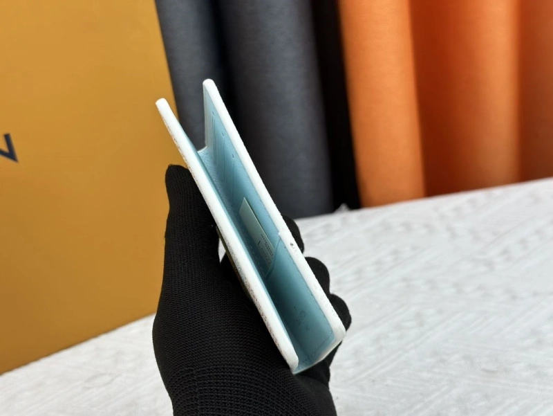 LV Wallets 4233H-0488