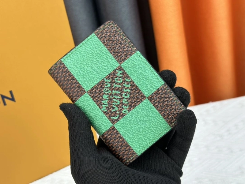 LV Wallets 4233H-0489