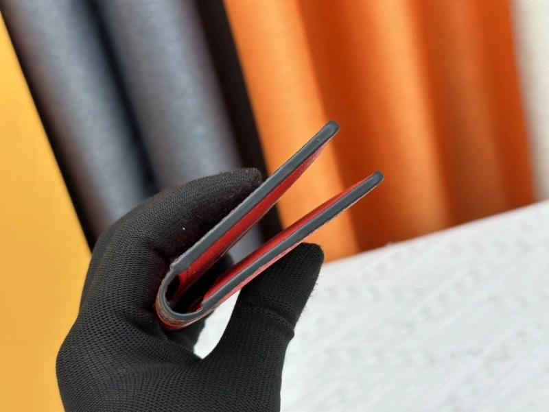 LV Wallets 4233H-0490