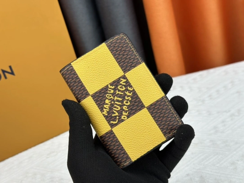 LV Wallets 4233H-0491