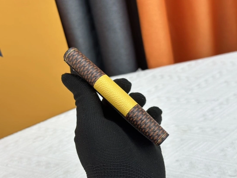 LV Wallets 4233H-0491