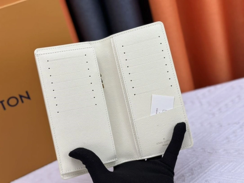 LV Wallets 4233H-0492