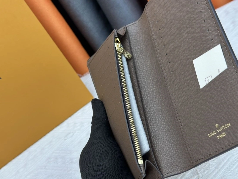 LV Wallets 4233H-0493