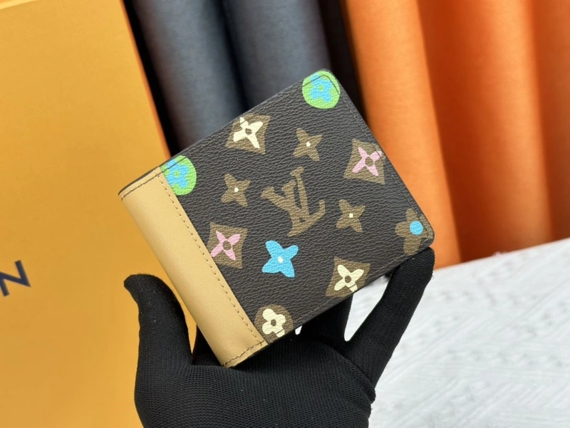 LV Wallets 4233H-0495