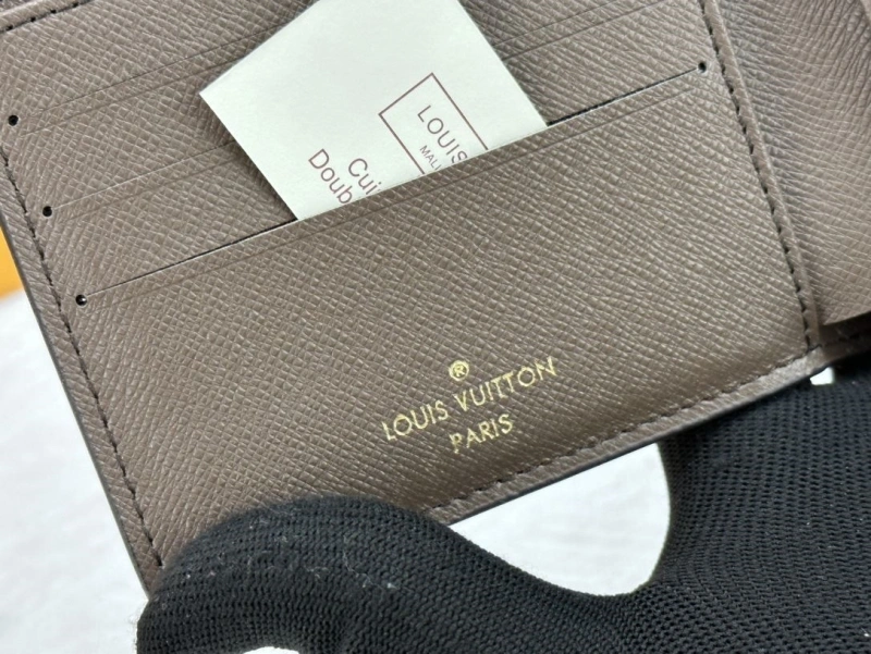 LV Wallets 4233H-0495