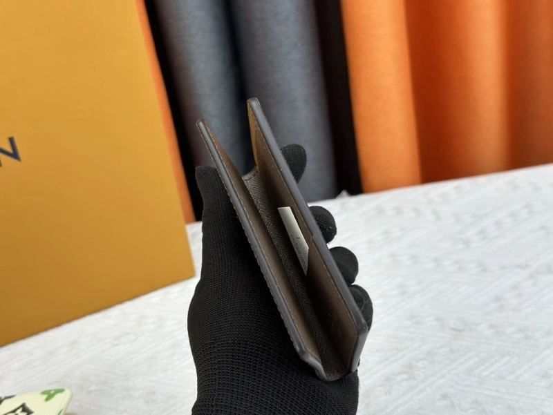 LV Wallets 4233H-0496