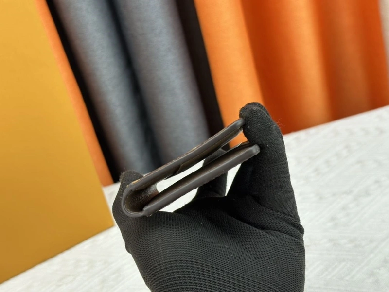 LV Wallets 4233H-0496