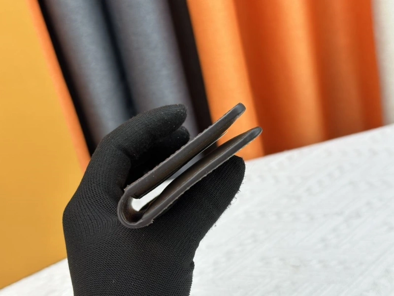 LV Wallets 4233H-0496