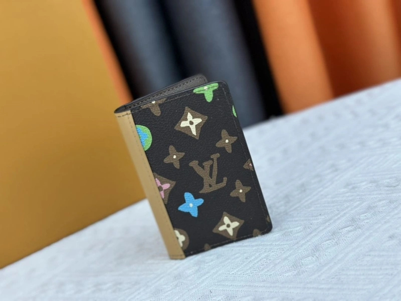 LV Wallets 4233H-0496