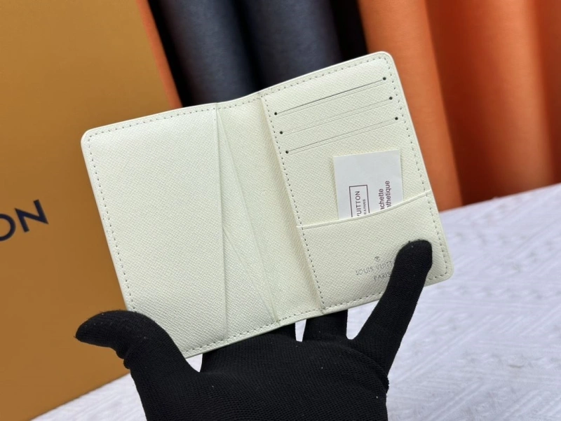 LV Wallets 4233H-0497