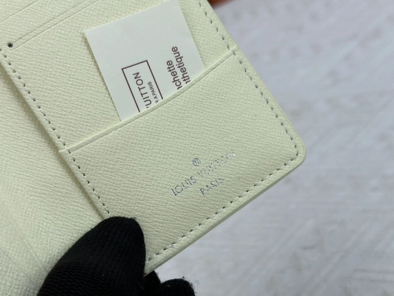 LV Wallets 4233H-0497