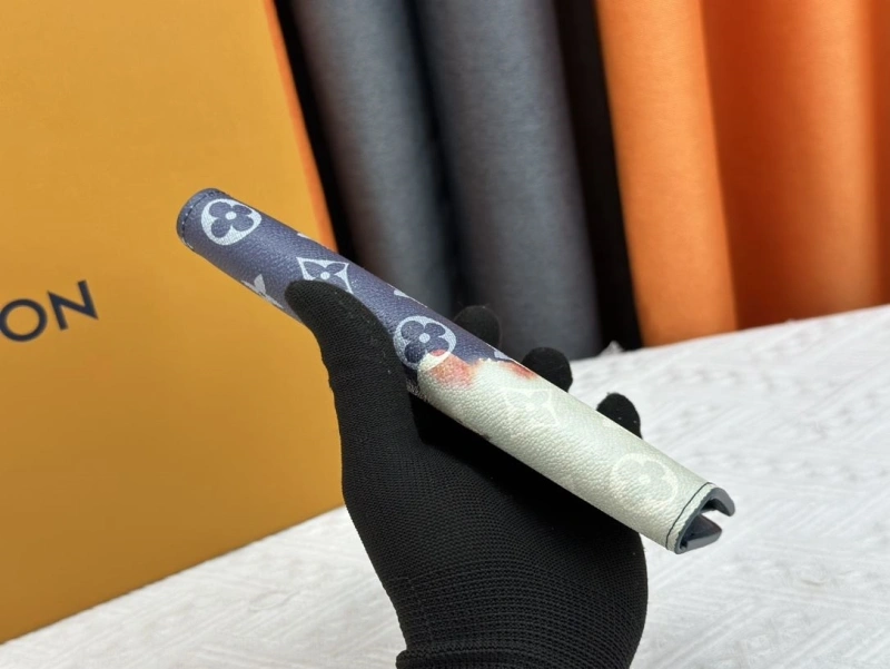 LV Wallets 4233H-0498