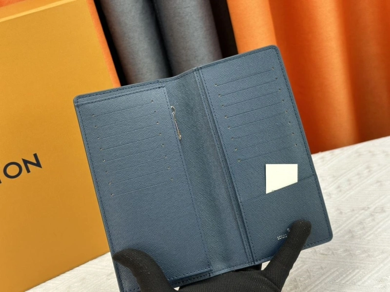 LV Wallets 4233H-0498