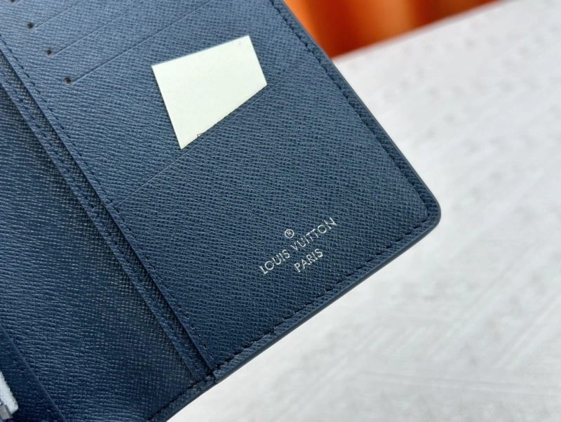 LV Wallets 4233H-0498