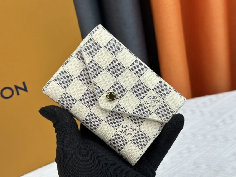 LV Wallets 4233H-0499