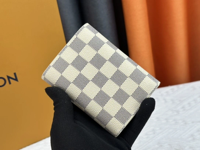 LV Wallets 4233H-0499