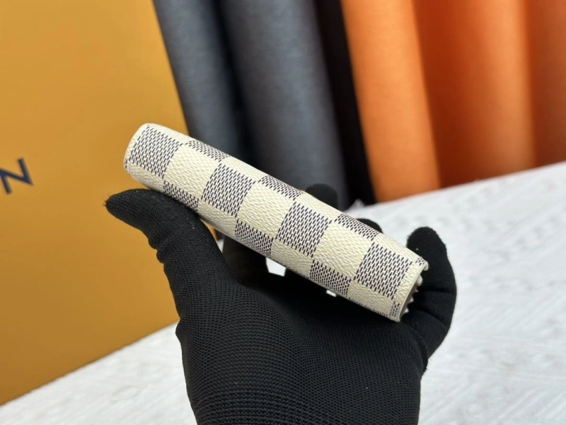 LV Wallets 4233H-0499