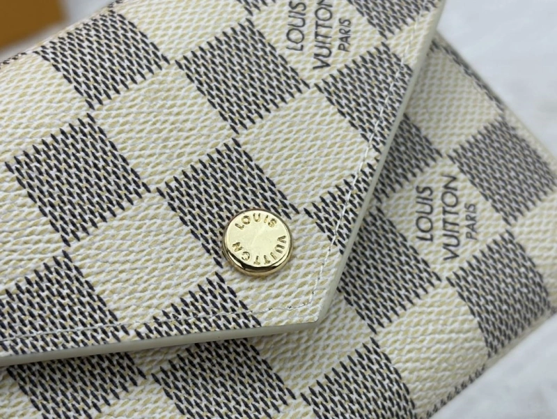 LV Wallets 4233H-0499