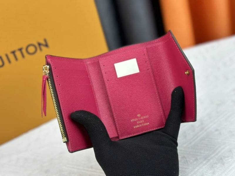 LV Wallets 4233H-0502