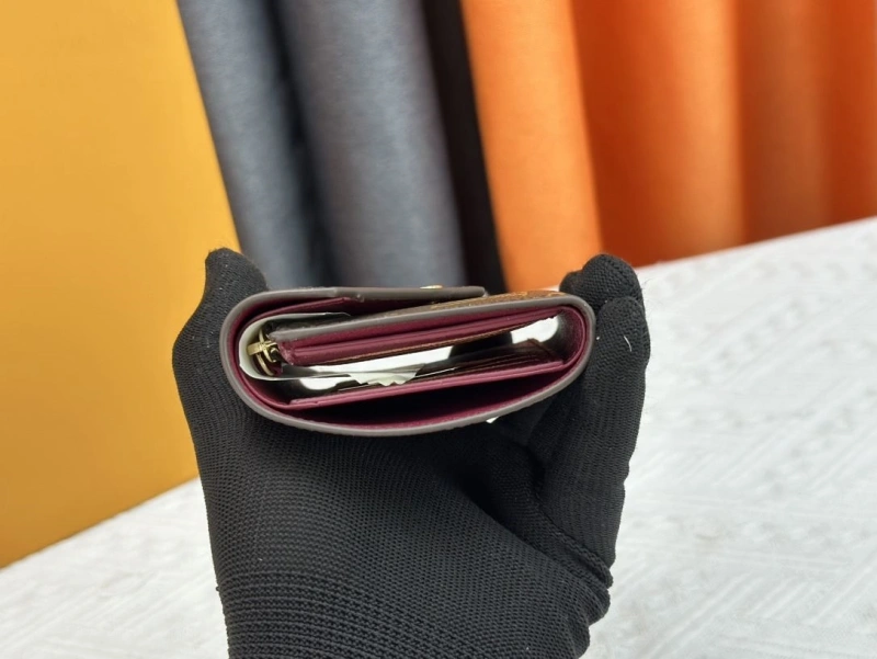 LV Wallets 4233H-0503