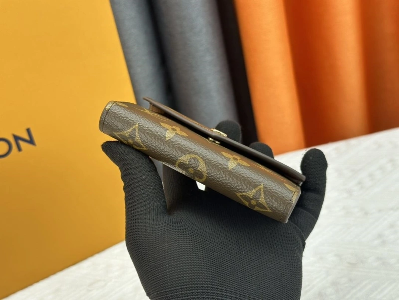 LV Wallets 4233H-0504