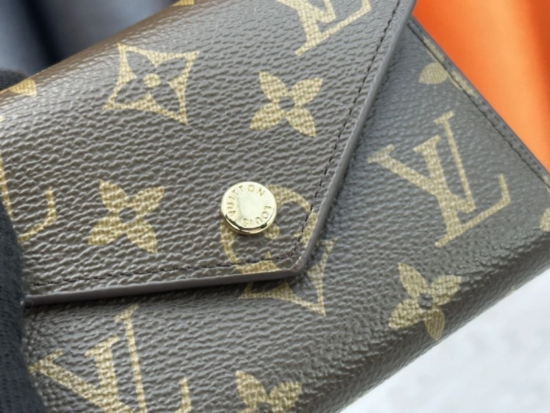 LV Wallets 4233H-0504