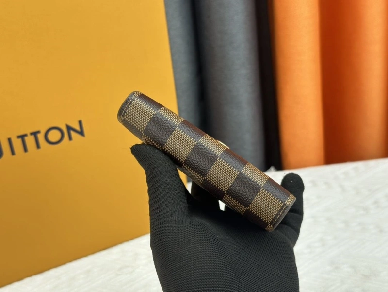 LV Wallets 4233H-0506