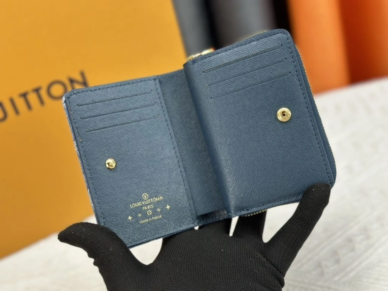 LV Wallets 4233H-0507
