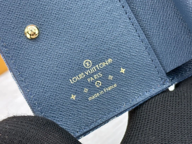 LV Wallets 4233H-0507