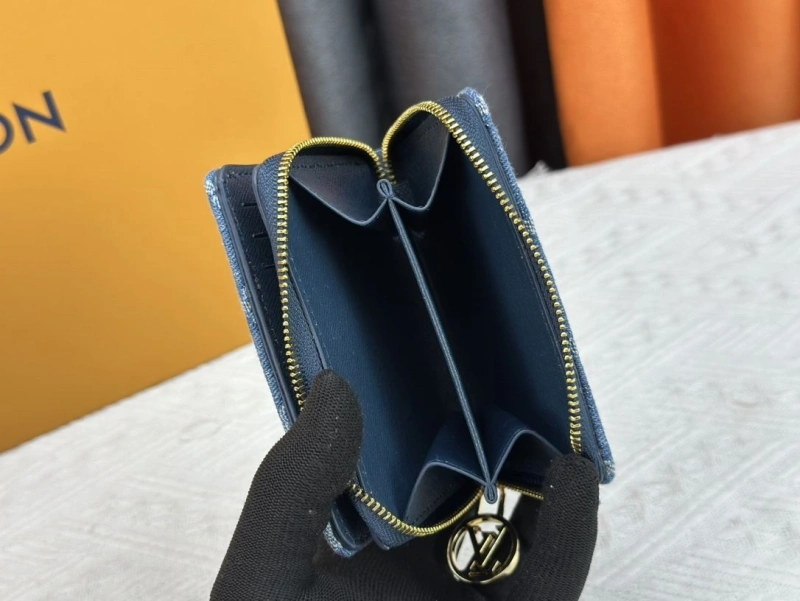 LV Wallets 4233H-0507