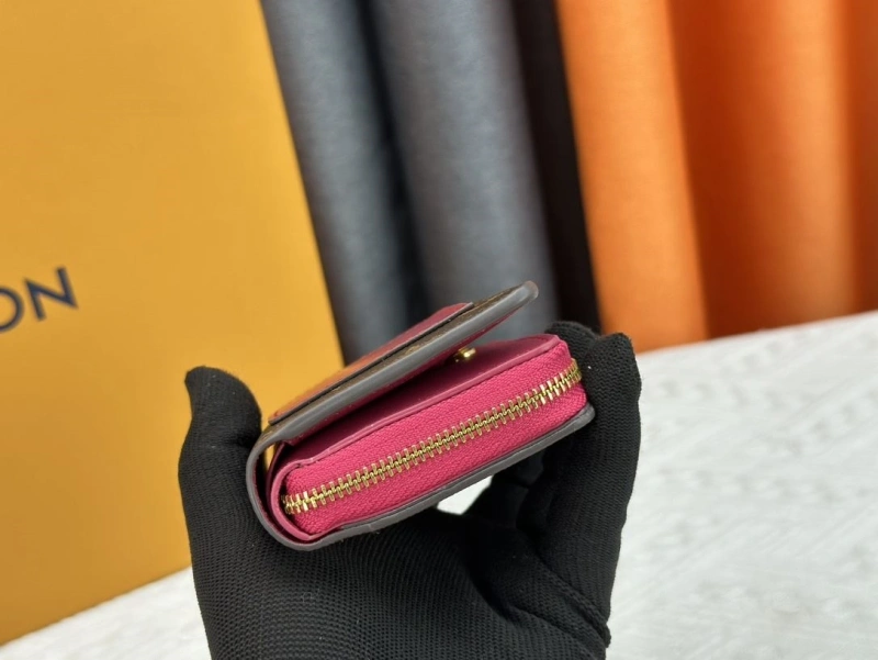 LV Wallets 4233H-0509