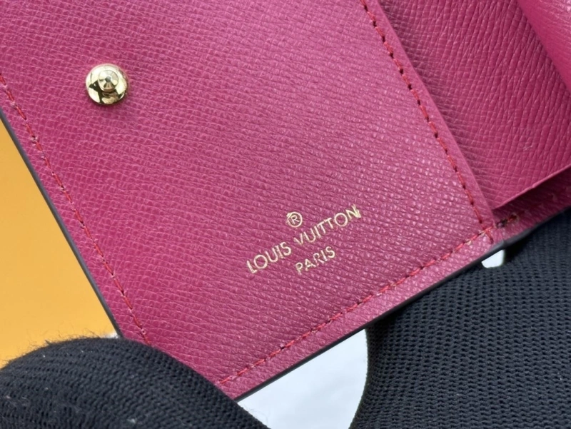 LV Wallets 4233H-0509