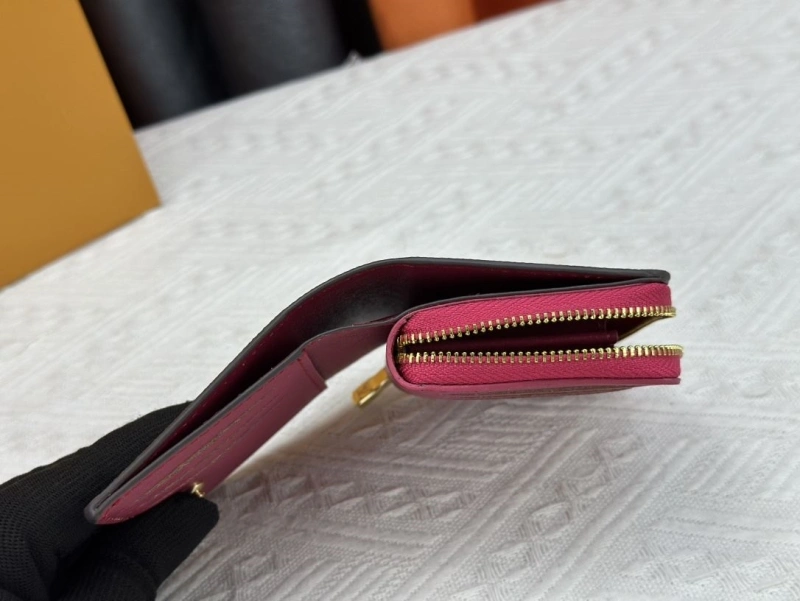 LV Wallets 4233H-0509