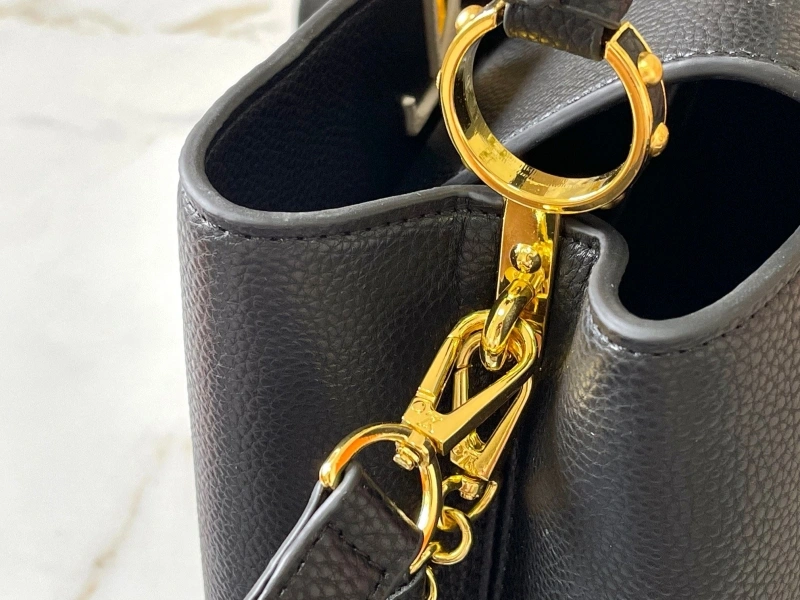 LV Capucines Bags 4233H-0841