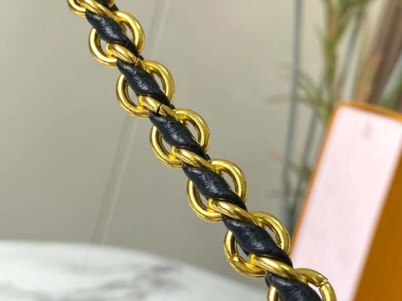 LV Capucines Bags 4233H-0863