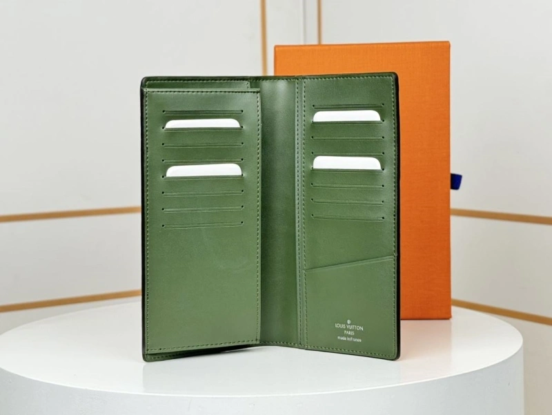 LV Wallets 4233H-0911