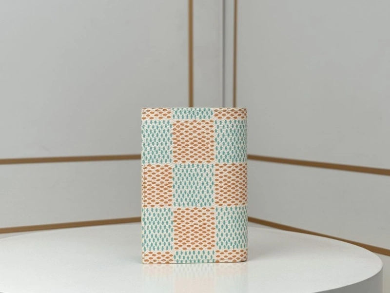 LV Wallets 4233H-0923