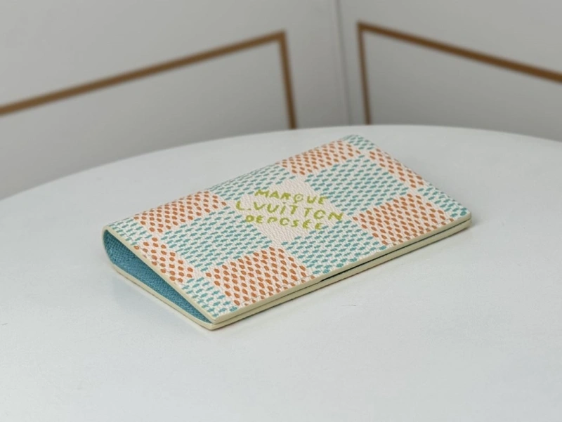 LV Wallets 4233H-0923