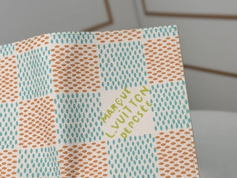 LV Wallets 4233H-0923