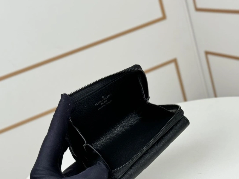 LV Wallets 4233H-0924