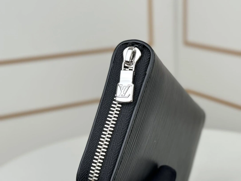 LV Wallets 4233H-0925