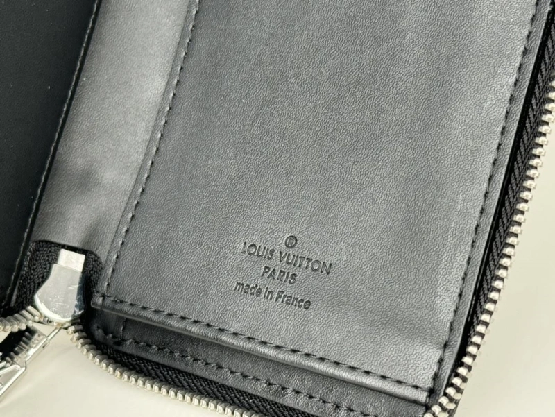 LV Wallets 4233H-0925