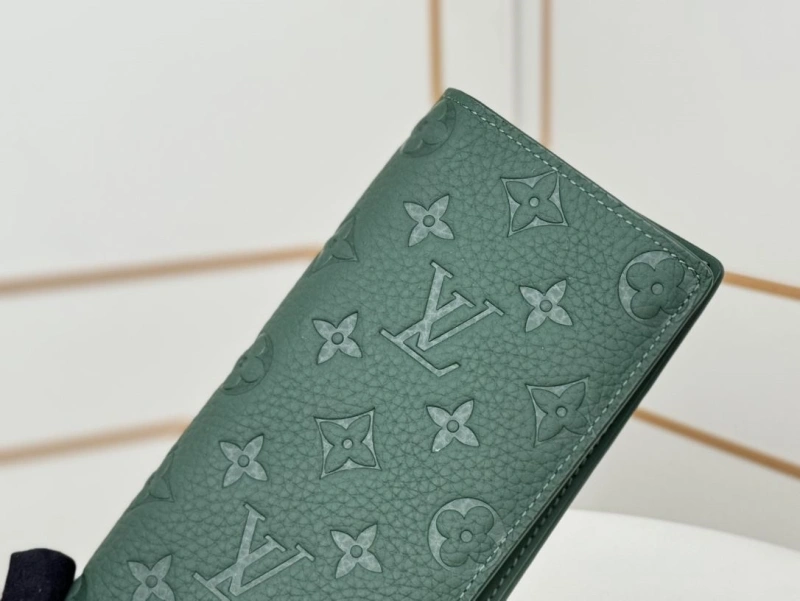 LV Wallets 4233H-0927