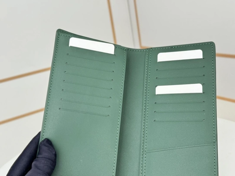 LV Wallets 4233H-0927